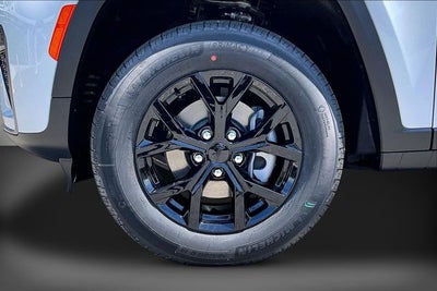 2026 Jeep Grand Cherokee Laredo Altitude