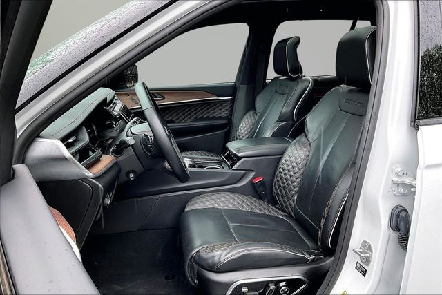 2022 Jeep Grand Cherokee Summit