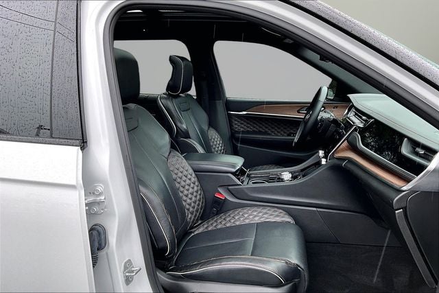 2022 Jeep Grand Cherokee Summit