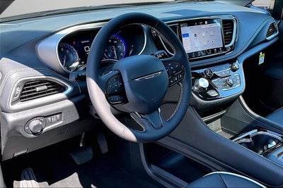 2027 Chrysler Pacifica Limited