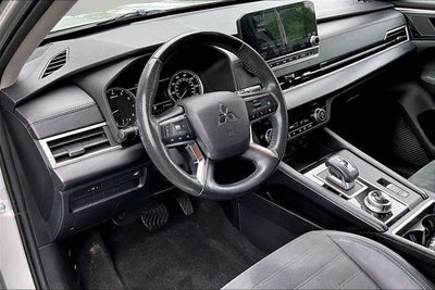 2022 Mitsubishi Outlander SE